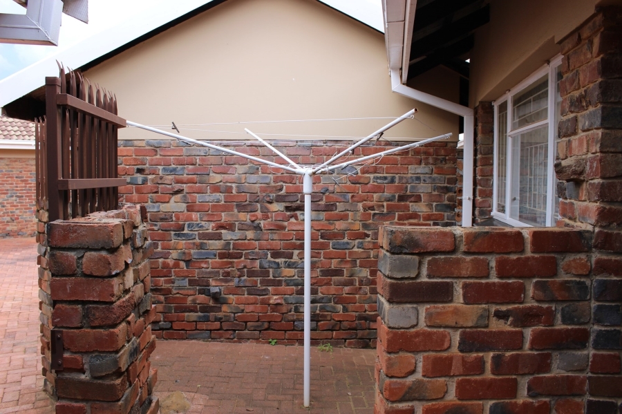 2 Bedroom Property for Sale in Heuwelsig Free State